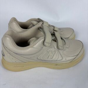 New Balance 577 Light tan Leather, Velcro Strap Athletic Walking Shoes 8.5